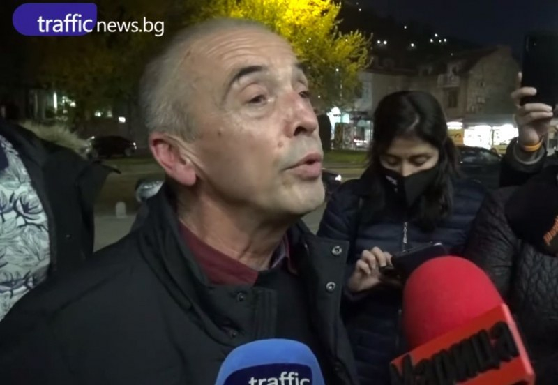 Мангъров пак контра на Щаба: В заведенията не е по-опасно от автобуса или магазина