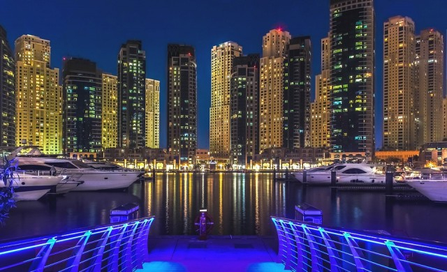 Уникален плаващ курорт строят във водите на Dubai Marina СНИМКИ