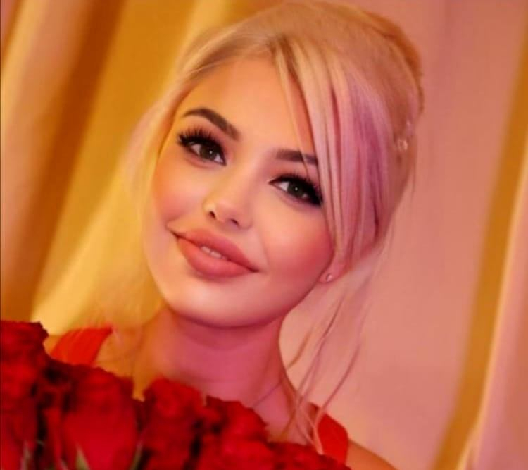 Фолк певица разказа за лекар, умрял след ваксина срещу К-19 СНИМКИ