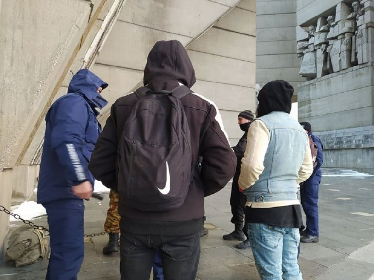 Трима младежи арестувани в Шумен заради селфи СНИМКИ