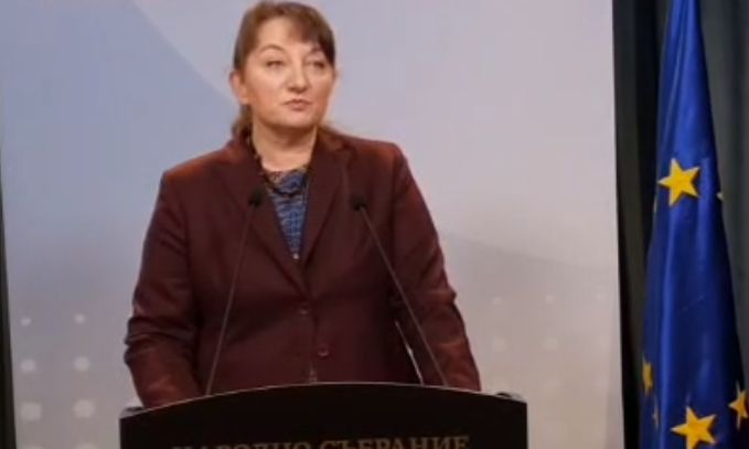 Министър Сачева обясни забавянето на милионите, давани за коронакризата ВИДЕО