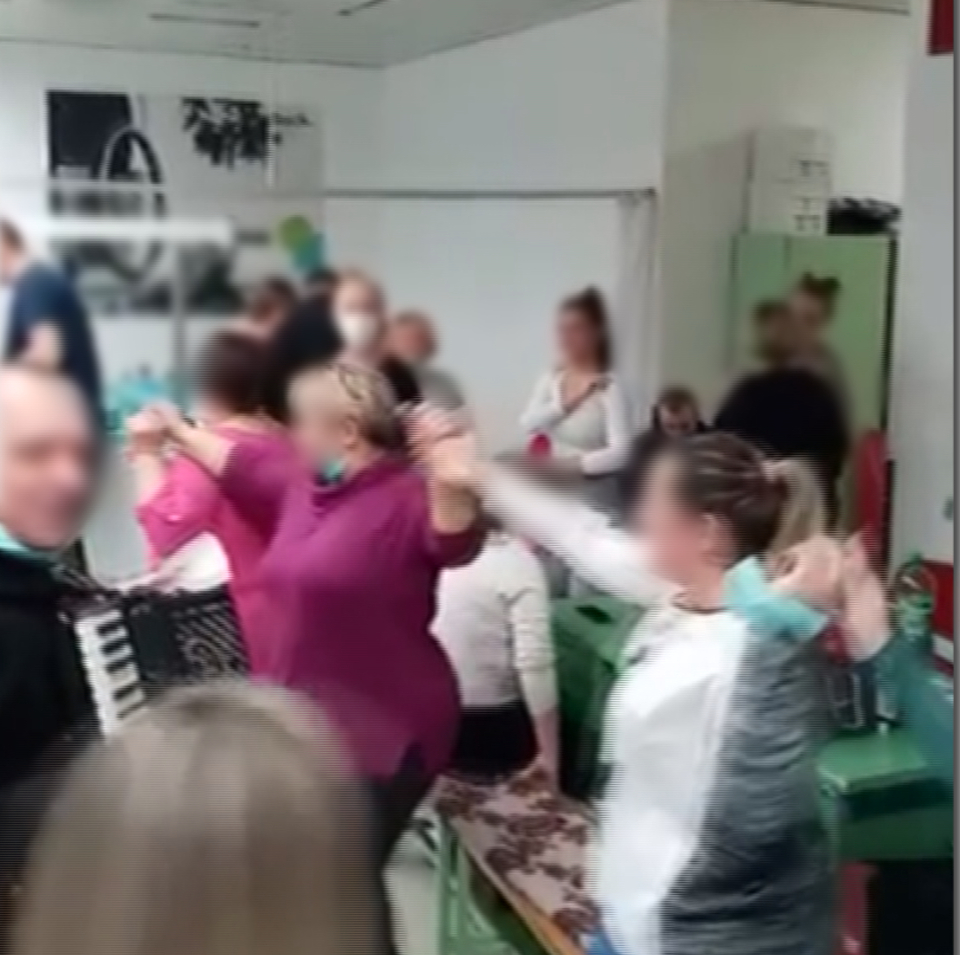 Скандално ВИДЕО: Медсестри играят хоро без маски в ковид отделение