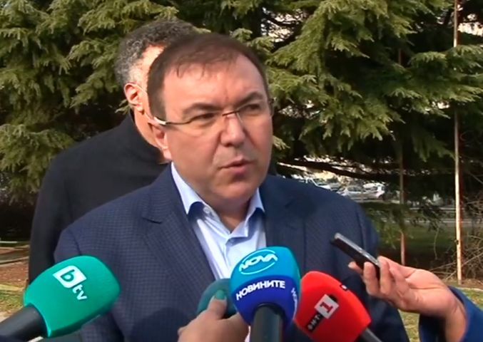 Здравният министър посочи кои мерки падат до дни, огласи лоша данни за новия щам ВИДЕО
