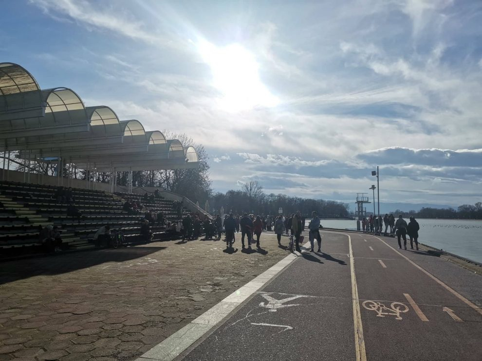 Атмосферно явление изкара хората по улиците на Пловдив 