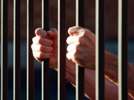 Мръсник блудства с 69-г продавачка на свещи в Стара Загора