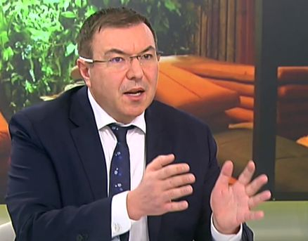 Проф. Ангелов изненада всички с отговора си на критиките на Ицо Хазарта 