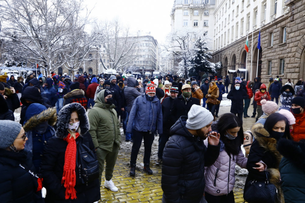 БЛИЦ TV: Ресторантьорите излязоха на протест