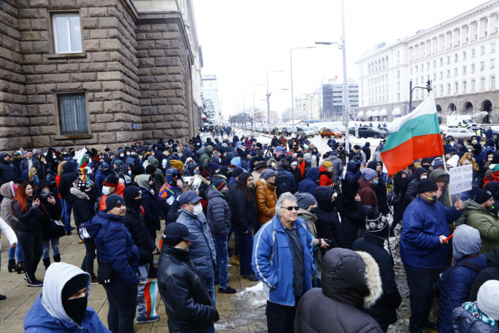 Сравнение на протестите на „Отровното трио“ и ресторантьорите развесели мрежата СНИМКИ