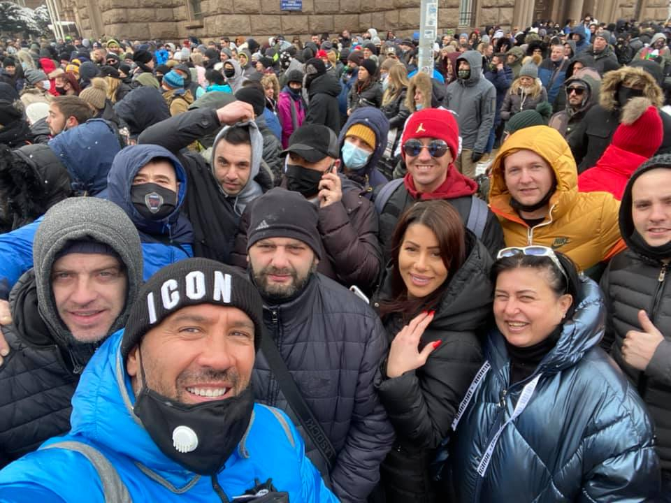 Един от най-известните ни бизнесмени с мощна подкрепа на протеста СНИМКА 