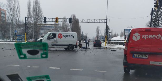 Извънредно в БЛИЦ! Ново кърваво меле в столичния кв. „Дружба“ СНИМКИ 18+