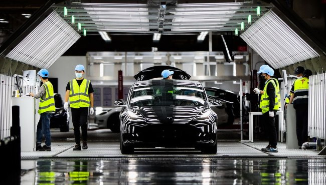 Tesla увеличава капацитета на гигафабриката си в Шанхай