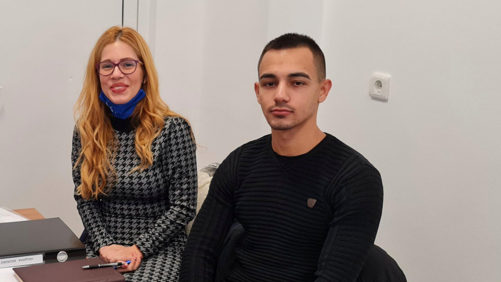 Щерка на легендарна чалга фурия оглави партия в Хасково