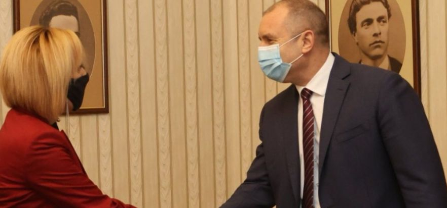 Тънки сметки: Манолова подкрепи Радев за втори мандат
