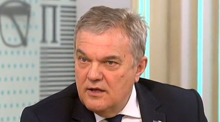Румен Петков скочи на Георги Първанов: Доц. Мангъров е носителят на нормалност и спокойствие