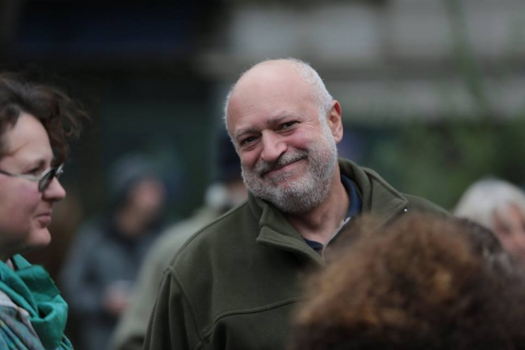 Велислав Минеков се натиска за ваксина, защото облизвал микрофона на площада