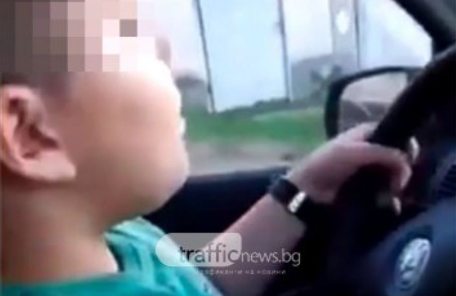 Последовател на цигането Фончо умело върти волана на бащината шкода ВИДЕО 