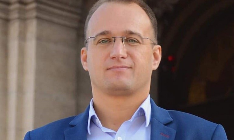 Симеон Славчев: Мутрите викат дръжте мутрите, грозно е да откраднеш лозунга от протестите
