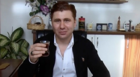 Мъж купил слюнка от заразен от COVID-19 и след това.... СНИМКИ