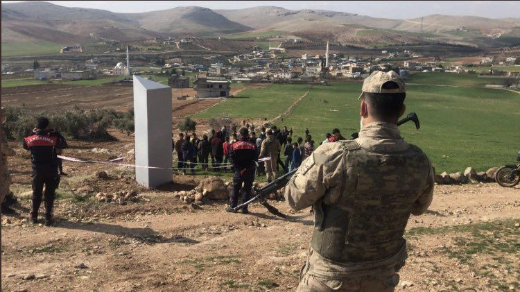 Нова мистерия: Тайнственият монолит в Турция изчезна СНИМКИ