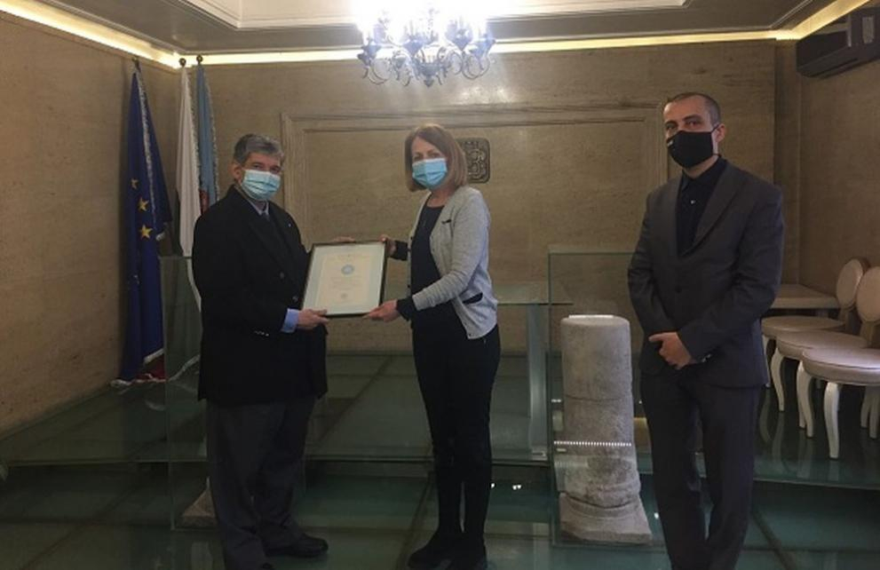 Фандъкова връчи грамота на д-р Максим Бенвенисти