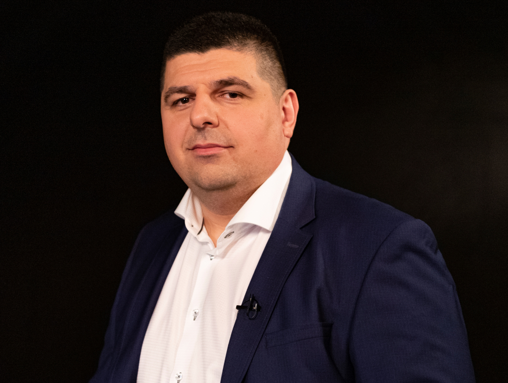 Умни и красиви: Иво Мирчев се показа във фитнеса СНИМКА