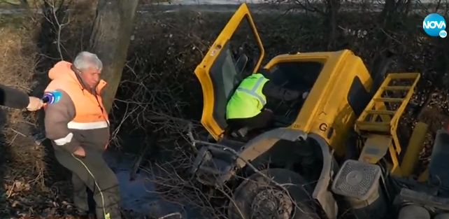 Зрелищен екшън с цистерна на входа на Пазарджик СНИМКИ