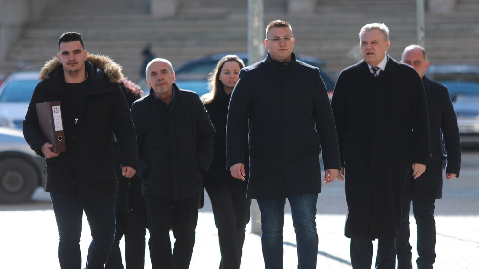 Мангъров и лидерът на АБВ внесоха документи за участие в изборите СНИМКИ