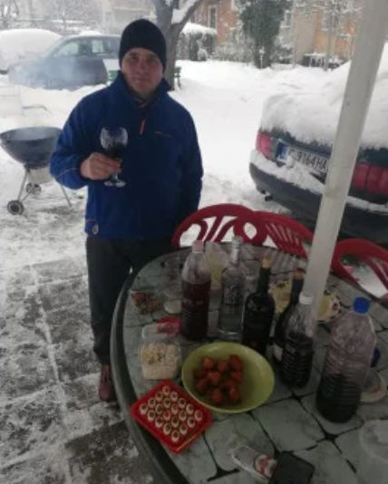 Студ ли? Смели пловдивчани излязоха на снега, разпалиха барбекюто и... СНИМКИ 