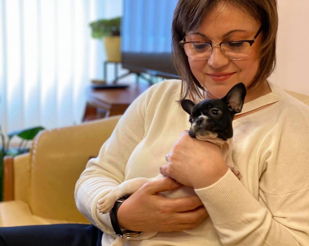 Нинова показа голяма любов, гушна в прегръдките си... СНИМКИ