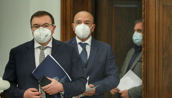 Здравният министър проговори има ли негова снимка в заведение и защо няма да седне с ресторантьорите