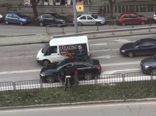 Първо в БЛИЦ! Брутален бой между шофьори в тузарско Ауди в Пловдив СНИМКИ
