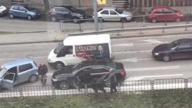 Първо в БЛИЦ! Брутален бой между шофьори в тузарско Ауди в Пловдив СНИМКИ