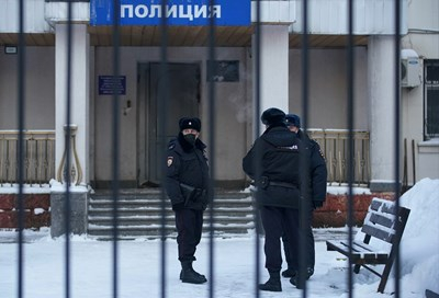 Полицията в Русия спаси измръзнал от "сибирския студ" африканец от Кот-д'Ивоар