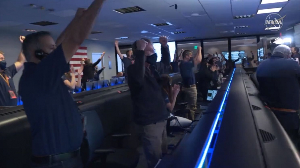Марсоходът на NASA кацна на Марс! Първи СНИМКИ от Червената планета ВИДЕО
