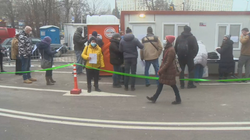 Отново опашка пред "Пирогов" от мераклии да се боцнат срещу К-19