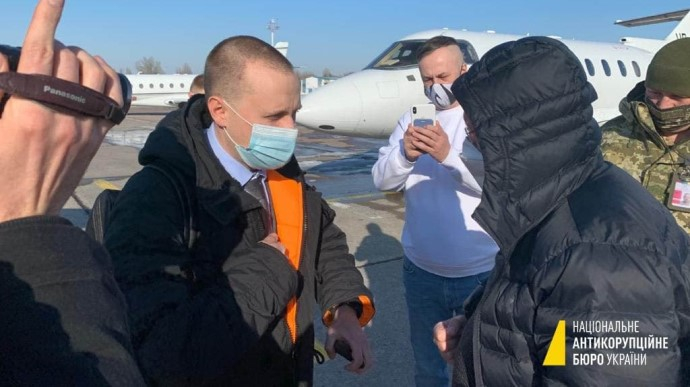 Специални части приземиха самолет, за да арестуват бивш банкер