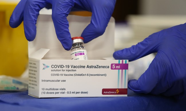 AstraZeneca със спешни новини за К-19 ваксините й