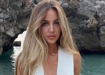 Секси тенденция: Шал върху голи гърди СНИМКИ 