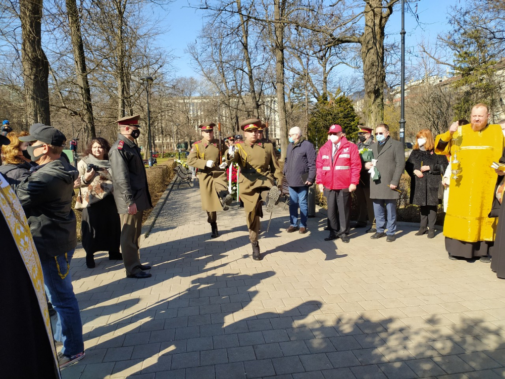 Йотова почете пред Докторския паметник загиналите медици в Руско-турската освободителна война ВИДЕО