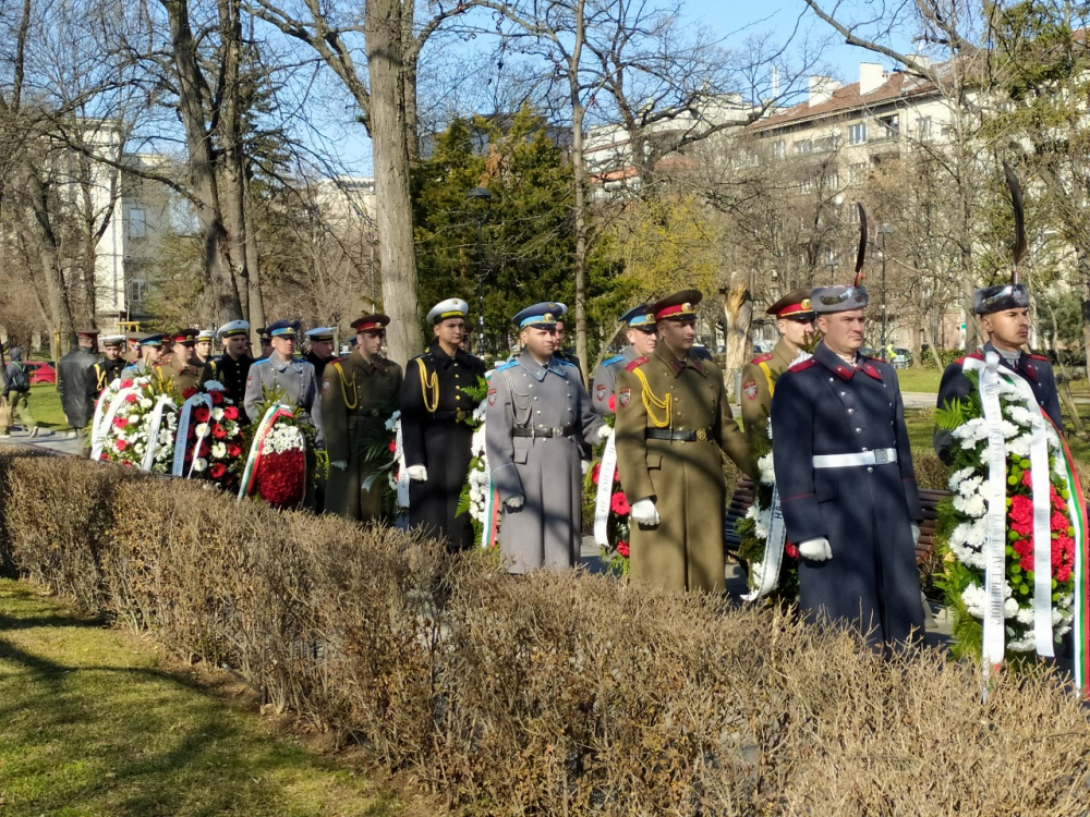 Йотова почете пред Докторския паметник загиналите медици в Руско-турската освободителна война ВИДЕО