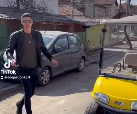Перничанин се изфука в Тик Ток: Карам голф и съм от Перник ВИДЕО