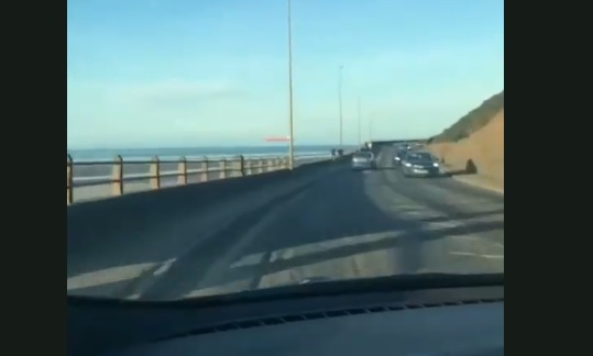 Мъж бе изумен след като видя огромен кораб в небето ВИДЕО