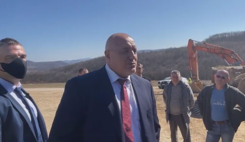 Борисов направи нещо уникално със сакото си на магистрала "Хемус" ВИДЕО 