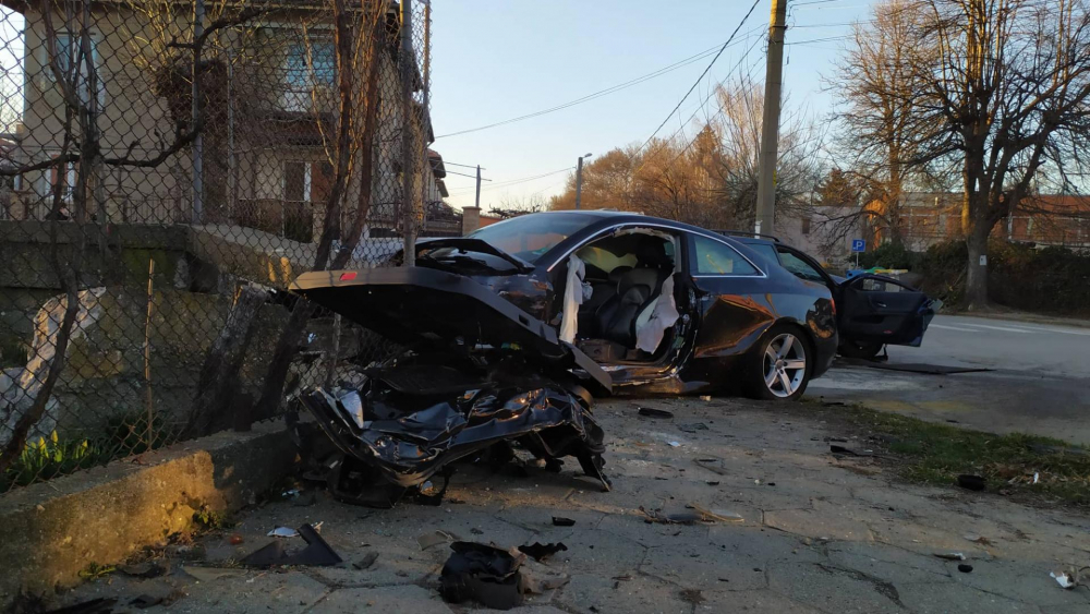 Зверско меле в Кюстендил! Режат ламарини, за да извадят хората СНИМКИ