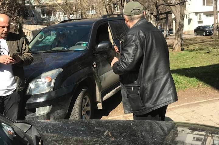 Безумие! Баровец влезе с черния си джип в "Борисовата градина" и стана голяма беля СНИМКИ