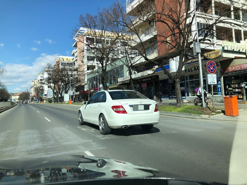 Мрежата изригна срещу млада дама с грозна изцепка в колата си във Варна СНИМКИ 
