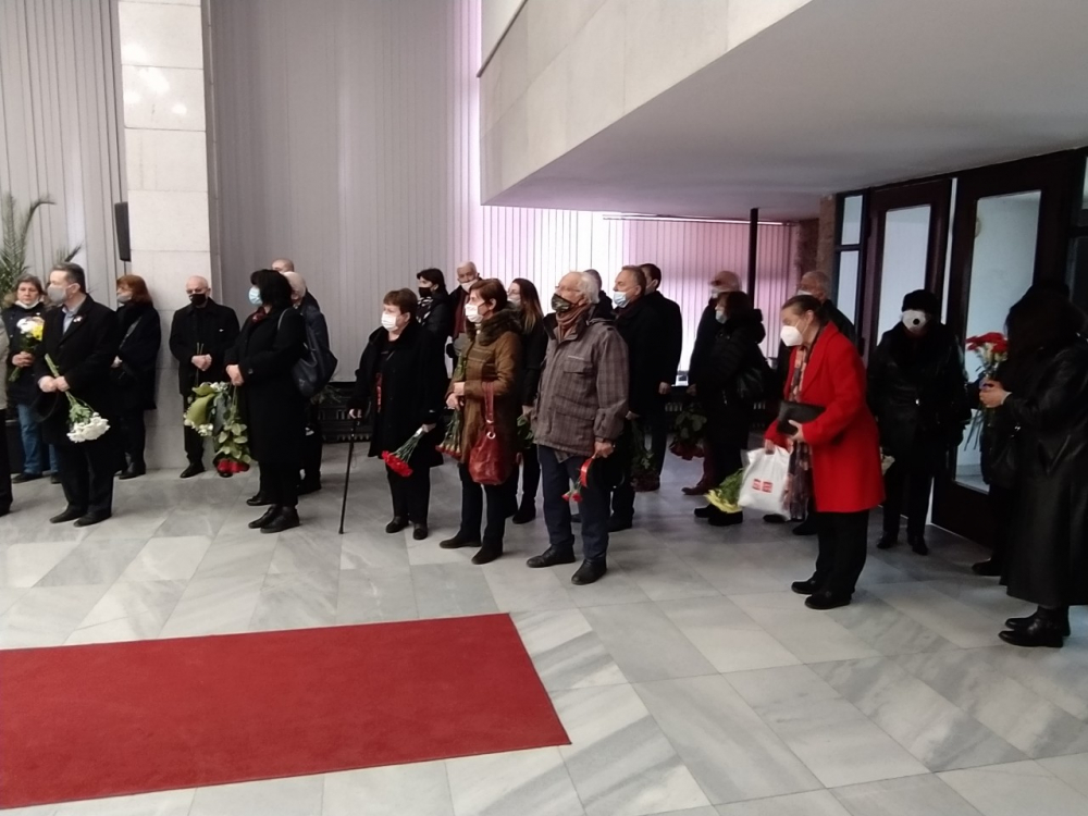 Изпратихме Клара Маринова в последния ѝ път СНИМКИ
