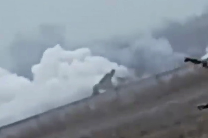 Военен самолет с граничари се разби в Казахстан ВИДЕО