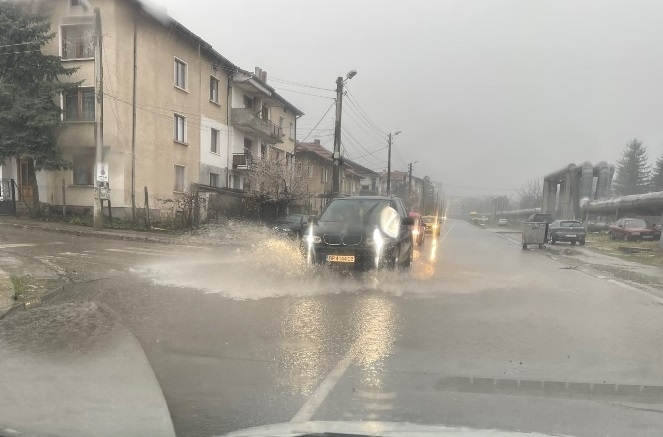 Враца е под вода след адската буря СНИМКИ