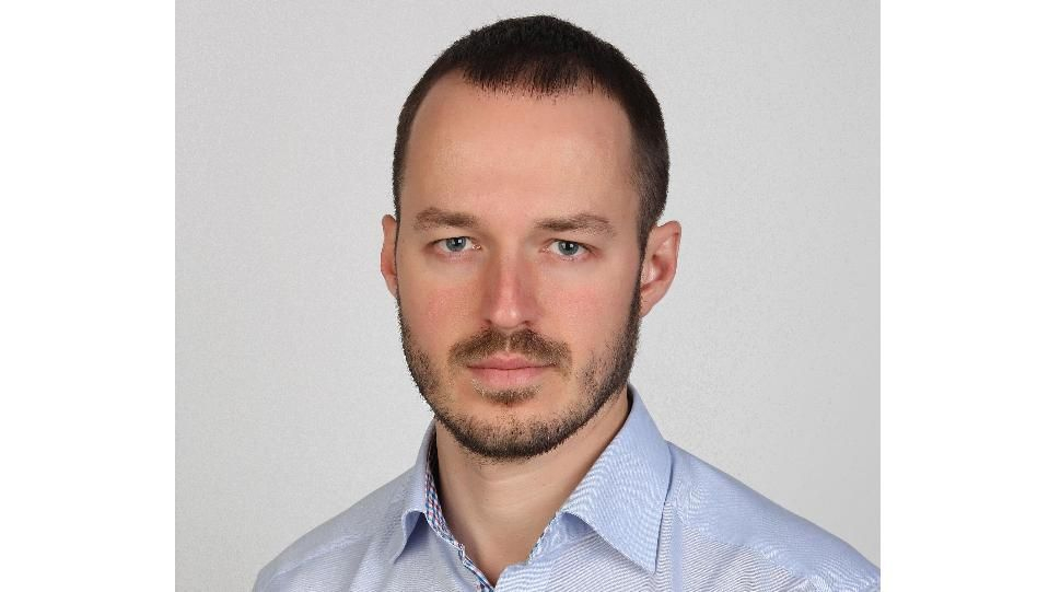 Политолог обясни защо Радев и Слави са черни станции, а мястото на ДБ е при ГЕРБ 